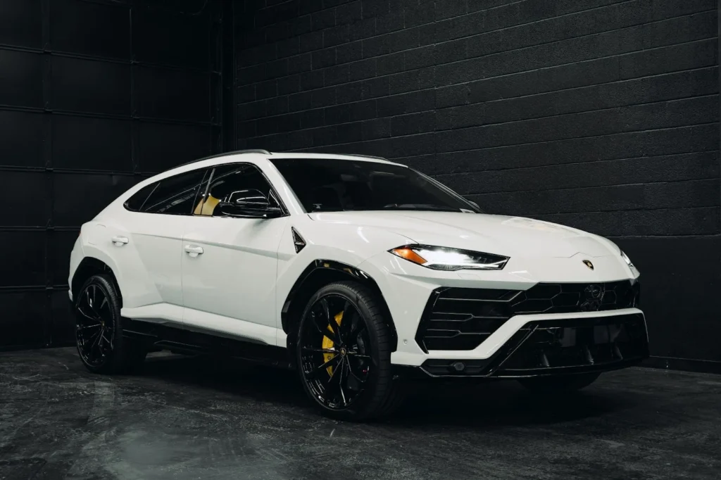 Lamborghini Urus White Front