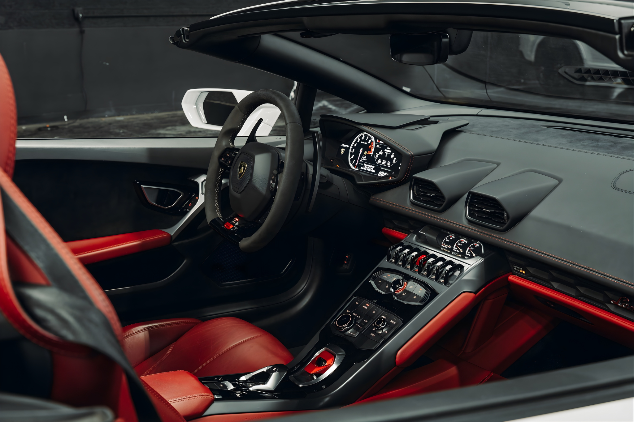 LamborghiniHuracanSpyderInteriorImage